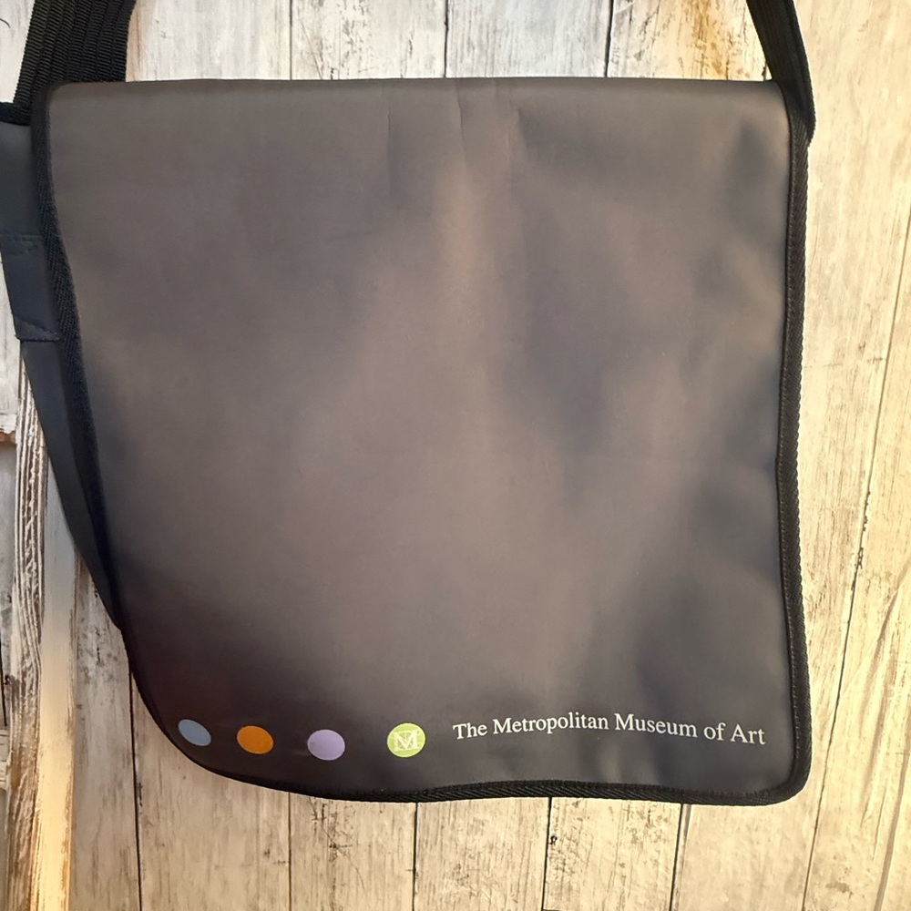 The Metropolitan Museum of Art Messenger Bag Gray Renaissance M Dot - Picture 2 of 9